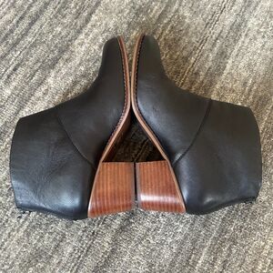 Tom's Carpe Diem black leather booties, size 7